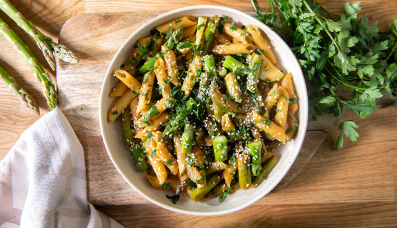 Makaron z cukinią i szparagami